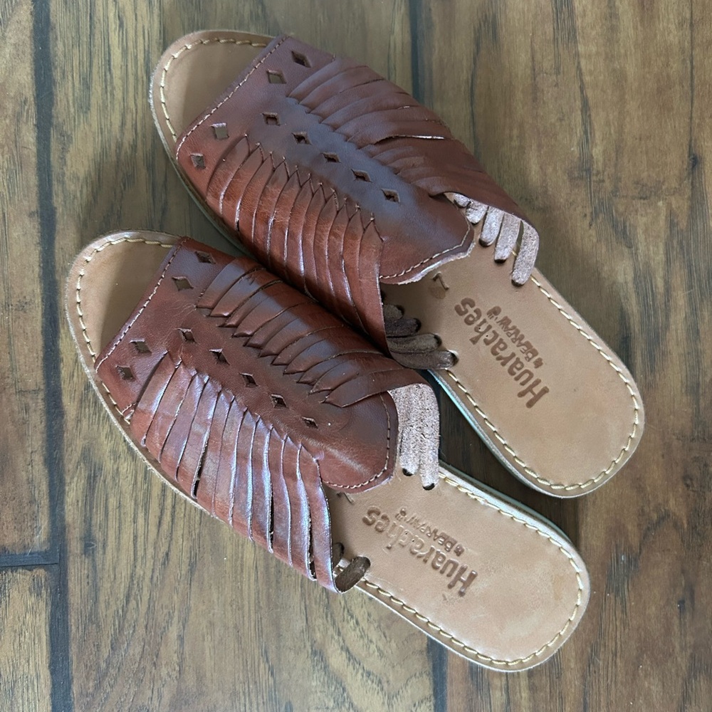 BearPaw Huaraches - Picture 3 of 4